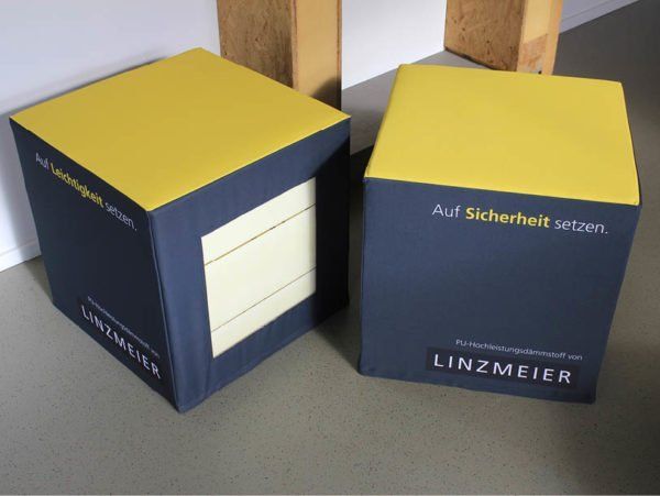 individuell gefertigt, Detail Sitzwürfel mit Druck und Aussparung, auf dem Linzmeier Dämmstoffe