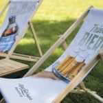 Liegestuhl mit Werbung bedruckt