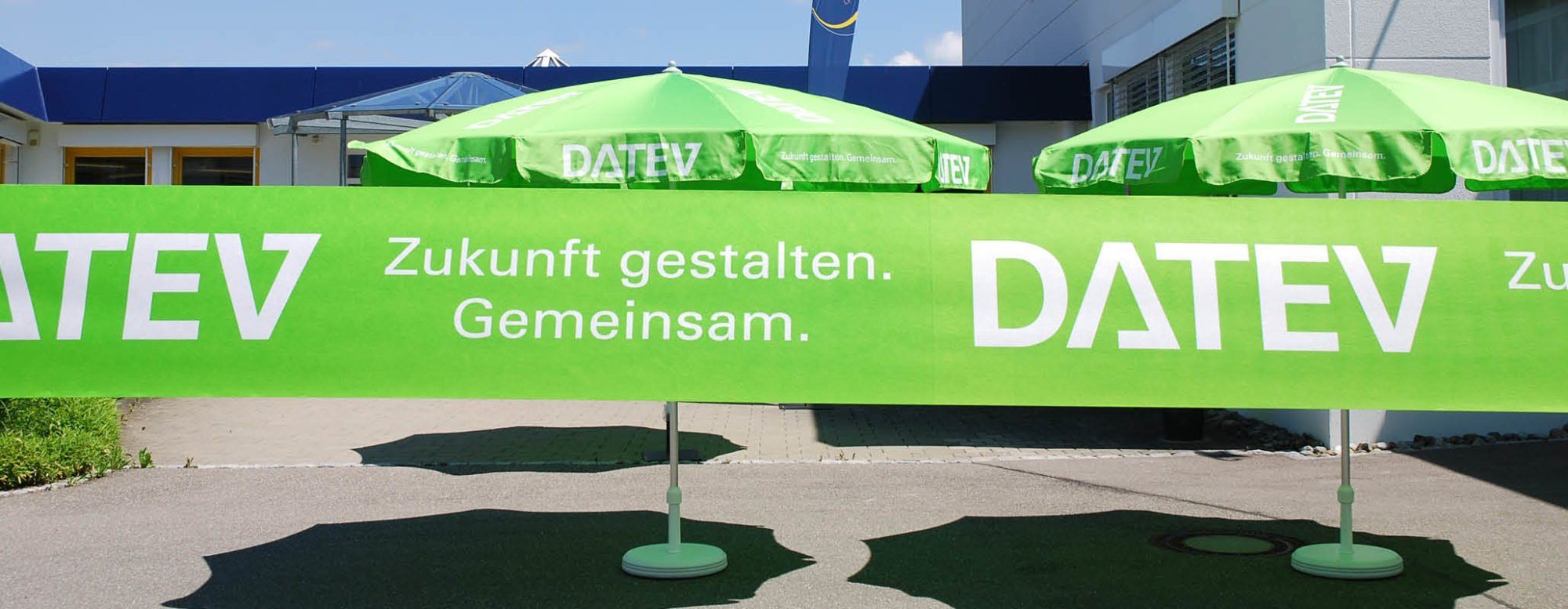 flexible Banner-Werbung mit Vliesbanner, hier für die Datev