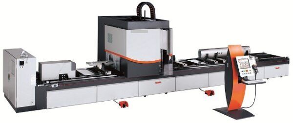 Produktion von Aluminium-Fahnenmasten bei WEBA Fahnen in Deutschland