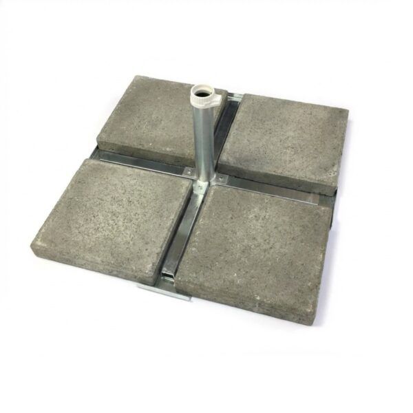 Freigestelltes Standkreuz mit Betonplatten