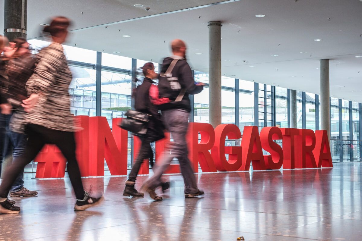 intergastra schriftzug auf dem boden